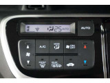 フルオートエアコン搭載。好みの温度に設定するだけで、風向や風量を自動でコントロール!いつでも快適な車内環境に。
