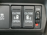 【両側パワースライドドア】両側がパワースライドドアになっており、運転席のスイッチやスマートキーでも開閉が可能です!開口部も広いので乗り降りも楽々♪
