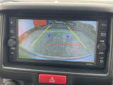【バックカメラ】駐車時に後方がリアルタイム映像で確認できます。大型商業施設や立体駐車場での駐車や、夜間のバック時に大活躍!運転スキルに関わらず今や必須となった装備のひとつです。