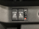 リアドアは乗り降りに便利な両側電動スライドドアです。また運転席に座っていながらスイッチ操作で自在にスライドドアを開け閉めできます。
