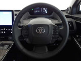 快適な操作性の運転席、ハンドルも綺麗に清掃済みです。もちろん安全を守るエアバッグも装備しているので安心してお乗りいただけます。
