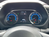 視認性の高いメーターで運転情報を的確に把握できます