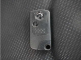 ◆スマートキー◆カギをバッグやポケットに入れたままでもドアロックの開閉ができる『スマートキー』付き!雨天や暗くなってもカギを取り出す必要がなくドアの開錠&エンジンも始動できます
