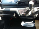 運転席側にも収納とUSB電源あります!