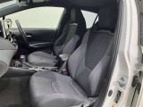 【運転席・助手席シート】いたみ、汚れなどは少なく、全体的に良好な状態です。