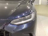 LEDヘッドライトは、点灯の瞬間から最大光量を発揮し、突然暗くなるトンネルなどでの安定感を高めます。