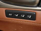 運転席のパワーシートは3名様分までメモリー機能付きです。