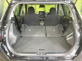 普段のお買い物や通勤、送迎等に十分な荷室スペースを確保しております。セカンドシートを倒すと、大きな荷物の積載も可能です♪