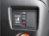 ◆片側電動スライドドア◆狭い駐車場でも乗り降りが楽々♪お子様が隣の車にドアを当ててしまう心配もございません!小さなお子様連れの方もこれで安心。
