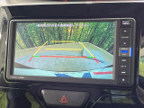 【バックカメラ】駐車時に後方がリアルタイム映像で確認できます。大型商業施設や立体駐車場での駐車時や、夜間のバック時に大活躍!運転スキルに関わらず、今や必須となった装備のひとつです!