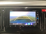 【バックカメラ】運転が苦手な方も車庫入れラクラクです!ギアをリバースに入れれば自動的に切り換わりますので、面倒な操作は不要です♪狭い駐車場もお車を傷つけず安心ですね!