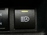 【オートマチックハイビームヘッドライト】ハイビーム走行時に対向車や前走車をカメラで認識して自動的にロービームにする機能が装備されています。※道路環境などによっては作動しない場合があります。