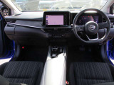 電気自動車ならではのe-POWER専用コクピット。未体験のドライブが始まる予感に満ちています。