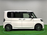 ドアは約90度に開くので荷物も積み込みやすく、乗り降りもしやすい♪ ロングドライブも快適に過ごせる工夫がいっぱいです♪♪