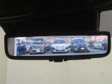 車両後方の視界をクリアに映し出す「デジタルインナーミラー」搭載です。