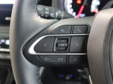 ステアリングスイッチ付き。前方から目を離すことなく操作することが可能です。