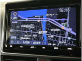 純正ナビを装備。タッチパネル式で使いやすく、お出かけもラクラクです。