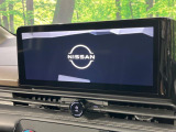 【メーカー純正ナビ】インテリアに溶け込むスタイリッシュな「専用設計」メーカーナビを装備♪視認性や操作性など基本性能にも優れ、より上質なカーライフをお楽しみいただけます。