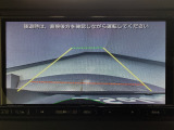 【バックカメラ】運転が苦手な方も車庫入れラクラクです!ギアをリバースに入れれば自動的に切り換わりますので、面倒な操作は不要です♪狭い駐車場もお車を傷つけず安心ですね!