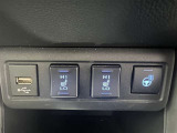 両側シートヒーター付き、ステアリングヒーター付きです