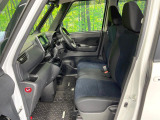 運転席シート廻りは使用感も少なく、良好な状態となっています。丁寧に使われていたことがよくわかりますね。