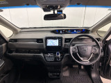 見通しの良い運転席回りとなっておりますので安心して運転をして頂けます!窓が大きいので明るく開放的な室内です!
