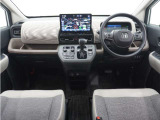 ◆視界広々で非常に運転しやすくロングドライブでも疲れを感じさせないすっきりとまとまったインパネ周りです。