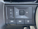 ハンドルから手を離さずにオーディオの操作ができるステアリングスイッチ付