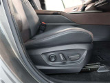 パワーシート搭載。微妙な調整が手軽にでき、ピッタリなポジションで運転することが可能です。