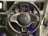 ハンドルにHondaセンシング系のクルーズコントロールやレーンキープアシストなどのスイッチと、オーディオの操作スイッチが装備されています。ハンドルから手を離さず安全に操作できます。