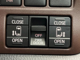 【両側パワースライドドア】スマートキーや運転席のスイッチで後席両側スライドドアの開閉が可能♪電動だから力を入れてドアを開ける必要が無く、小さなお子様でも簡単に開け閉めでき快適です♪