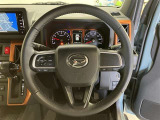 ステアリングから手を離さず、運転に集中したままオーディオ等の操作ができます。