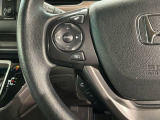 ステアリングにオーディオ操作スイッチが付いています。オーディオ画面に直接タッチしなくても操作が出来ますので、運転に集中できます。
