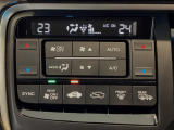 オートエアコンは左右席で独立温度コントロールが可能です。運転席はキンキンに冷やして助手席はマイルドにと言った設定が可能です☆暑さ寒さでケンカすることもなくなりますね♪