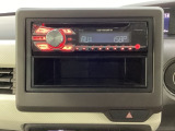 CDチューナー(社外品)がついてます。その下には1DIN分の小物入れがついています。CDケースなどを入れるのに便利です。