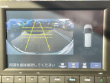 車庫入れ時に安心のバックカメラがついています。