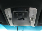 電動のスライドドアで楽々スムース!運転席からも開閉の操作もできます♪キーのスイッチひとつで自動開閉できる便利な機能もついてます♪