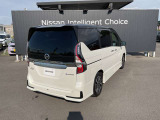 納車前に入念な点検整備をさせていただきます。もちろん全車走行距離無制限のワイド保証付きですので安心してお乗りいただけます。