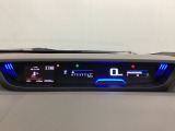 デジタル表示のスピードメーターとタコメーターを大きく配した見やすいメーター部になっています。左側のインフォメーション画面でオドメーターや燃費などの情報を確認できます。