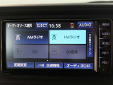 シンプルながら機能性あふれる運転席周りですね。使いやすいスイッチ類の配置によりとても運転しやすいですよ♪