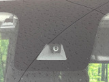 【三菱e-Assist】走行中に前方の車両等を認識し、衝突しそうな時は警報とブレーキで衝突回避と被害軽減をアシスト。より安全にドライブをお楽しみいただけます。