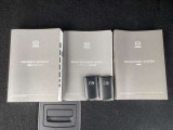 キーを携帯していればリクエストスイッチを押すだけでドアの開錠・施錠が可能です。しかもキーを差し込むことなくエンジンの始動・停止も可能です。取扱説明書・メンテナンスノートが揃っていますので安心です。
