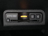 ハンドルの左下にETC2.0がついています。高速道路の料金所の通過も楽々です。 カードの取り出しもしやすい場所についています。