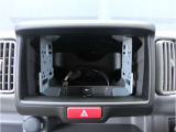 オーディオレス車。お車のご購入時に、ナビやオーディオのご購入取り付けを承りいたします。