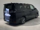 ご納車前にはエンジンオイル・オイルエレメント等を交換して、トヨタディーラーのエンジニアがしっかりと整備をさせていただきます。交換部品などについては、スタッフへお尋ねください。