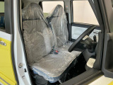 【運転席・助手席】内装ルームクリーニング済みです。しっかり綺麗にしていますので、是非、お確かめください。車に自信があるからこそ、是非一度ご来店頂き内外装も見てもらえると幸いです。