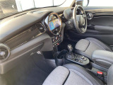 ◆LIBERALAは、輸入車選びの新たなスタイルを提案するインポート・セレクト・ブランドです。オーナー様となる方がクルマから直接感じる感性を第一にした、最良の一台との出会いをコーディネートいたします。