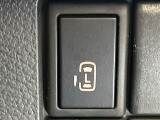 【パワースライドドア】スマートキーや運転席のスイッチでスライドドアの開閉が可能♪電動だから力を入れてドアを開ける必要が無く、小さいお子様でも、重い荷物を持っている時もラクに開け閉めできます♪