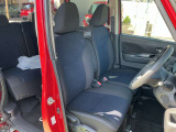 運転席は広くゆったりとした空間です。