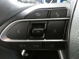 【ステアリングスイッチ】ステアリングから手を伸ばさなくても簡単にオーディオコントロールできますので、安全ですね。